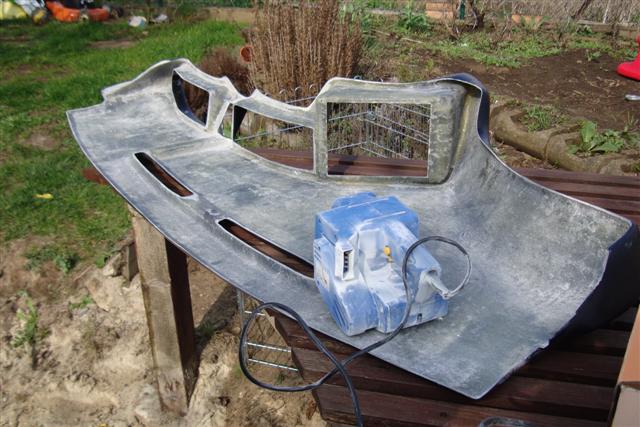 Anpassungsarbeiten am Armaturenbrett