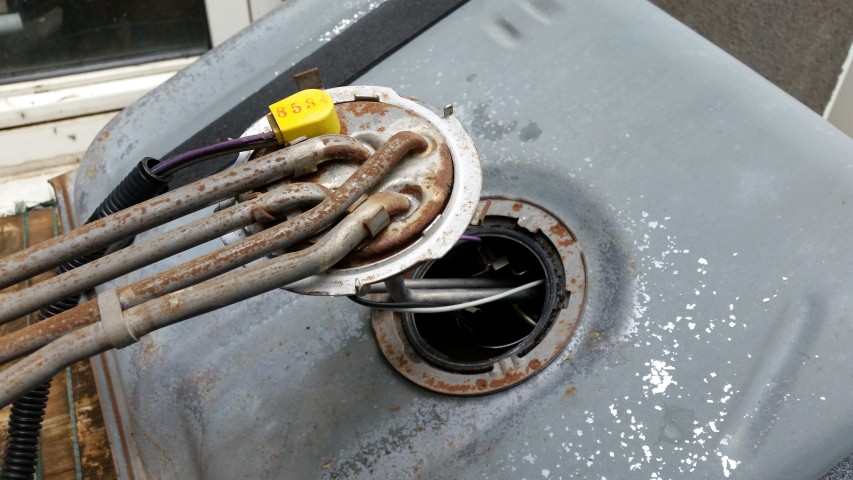 Benzinpumpe ausbauen